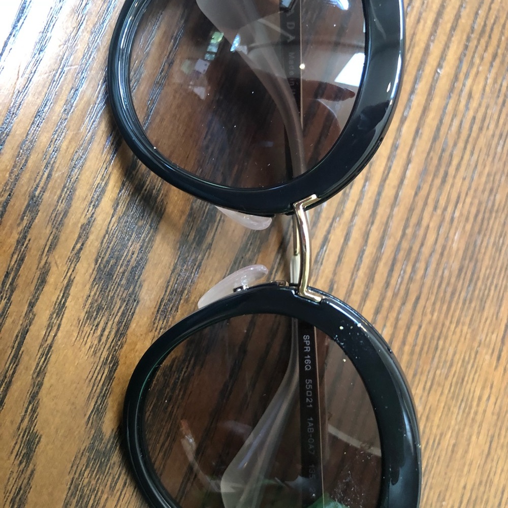 Prada sunglasses. Worn once. Paid $400 - Picture 4 of 4